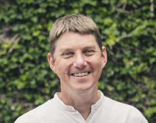 IAN DICKINSON